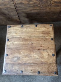 Indiskt mörkt träbord